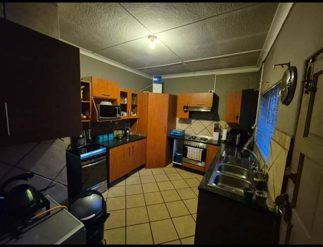 6 BEDROOM HOUSE FOR SALE IN ELSBURG